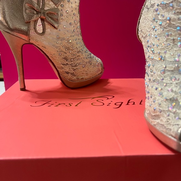 Elegant Lace Peep-Toe Heels - Picture 2 of 9